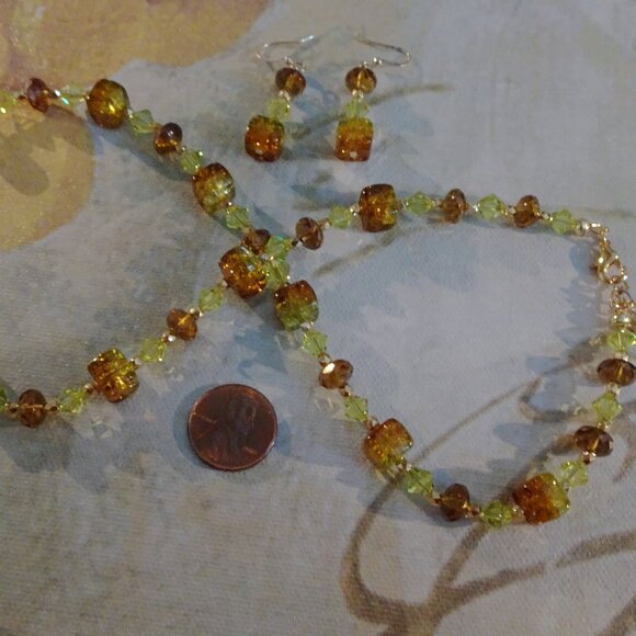 Hand-crafted necklace/earring set in citrus green and honey w/ Austrian crystals - Picture 6 of 8